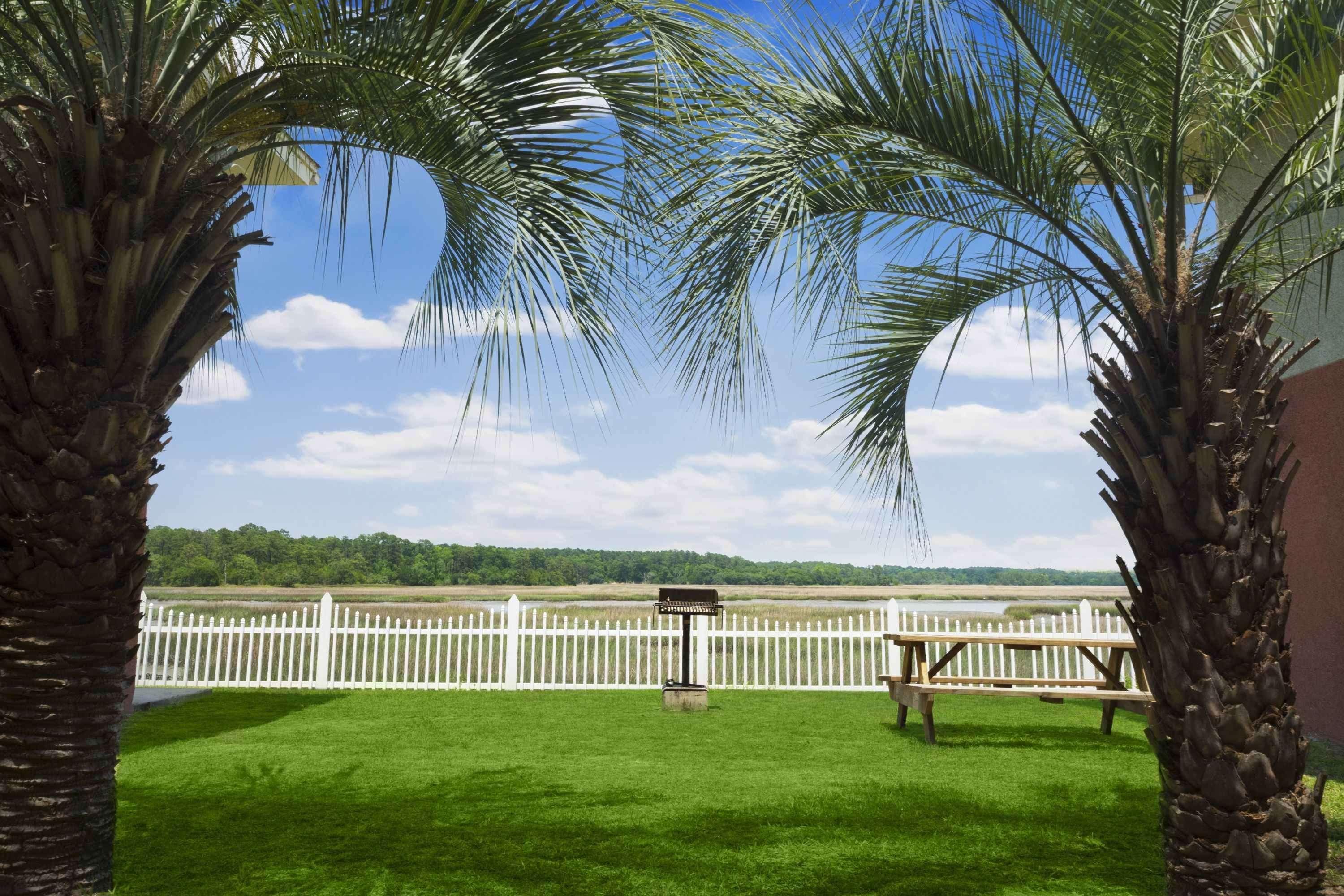 Howard Johnson By Wyndham Beaufort/Parris Island Exterior photo