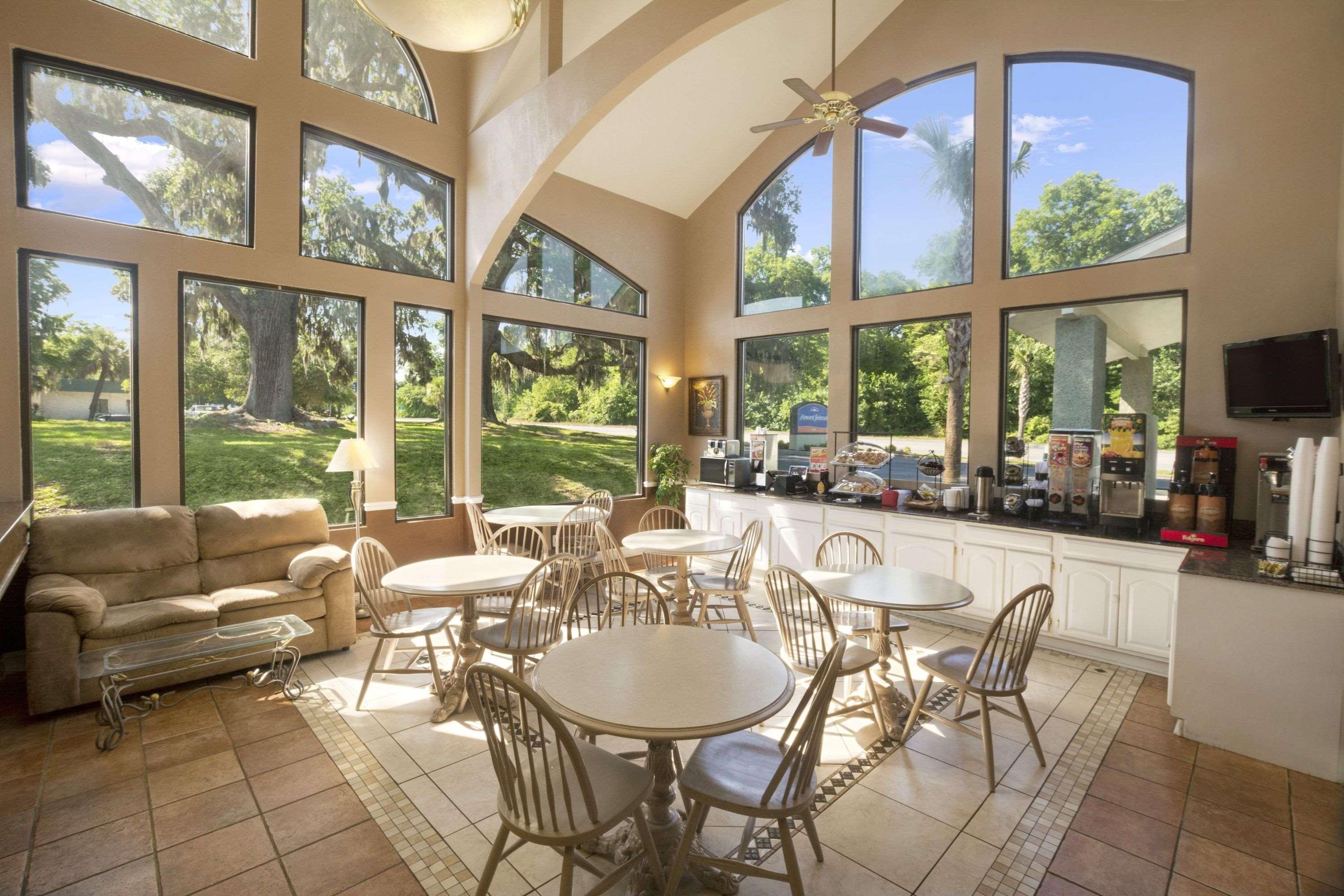 Howard Johnson By Wyndham Beaufort/Parris Island Exterior photo