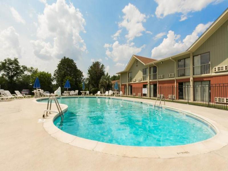 Howard Johnson By Wyndham Beaufort/Parris Island Exterior photo